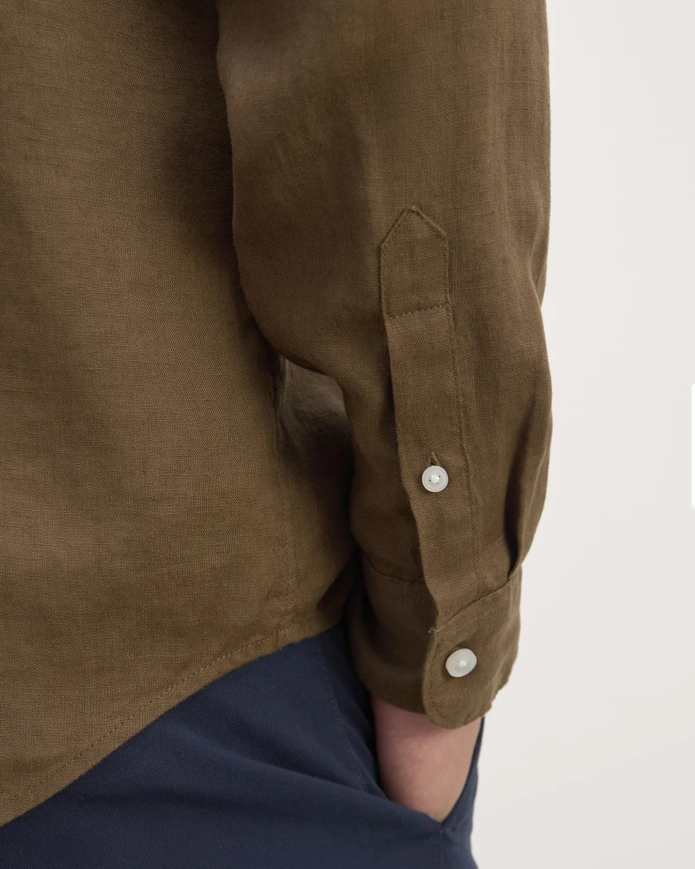The Classic Shirt in Linen | Cocoa (3)