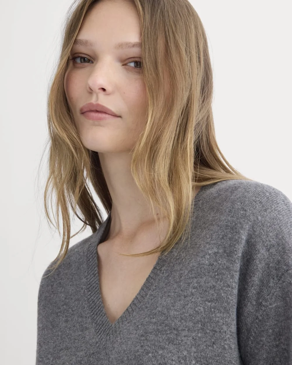 The Classic V in Cashmere | Heather Charcoal (4)
