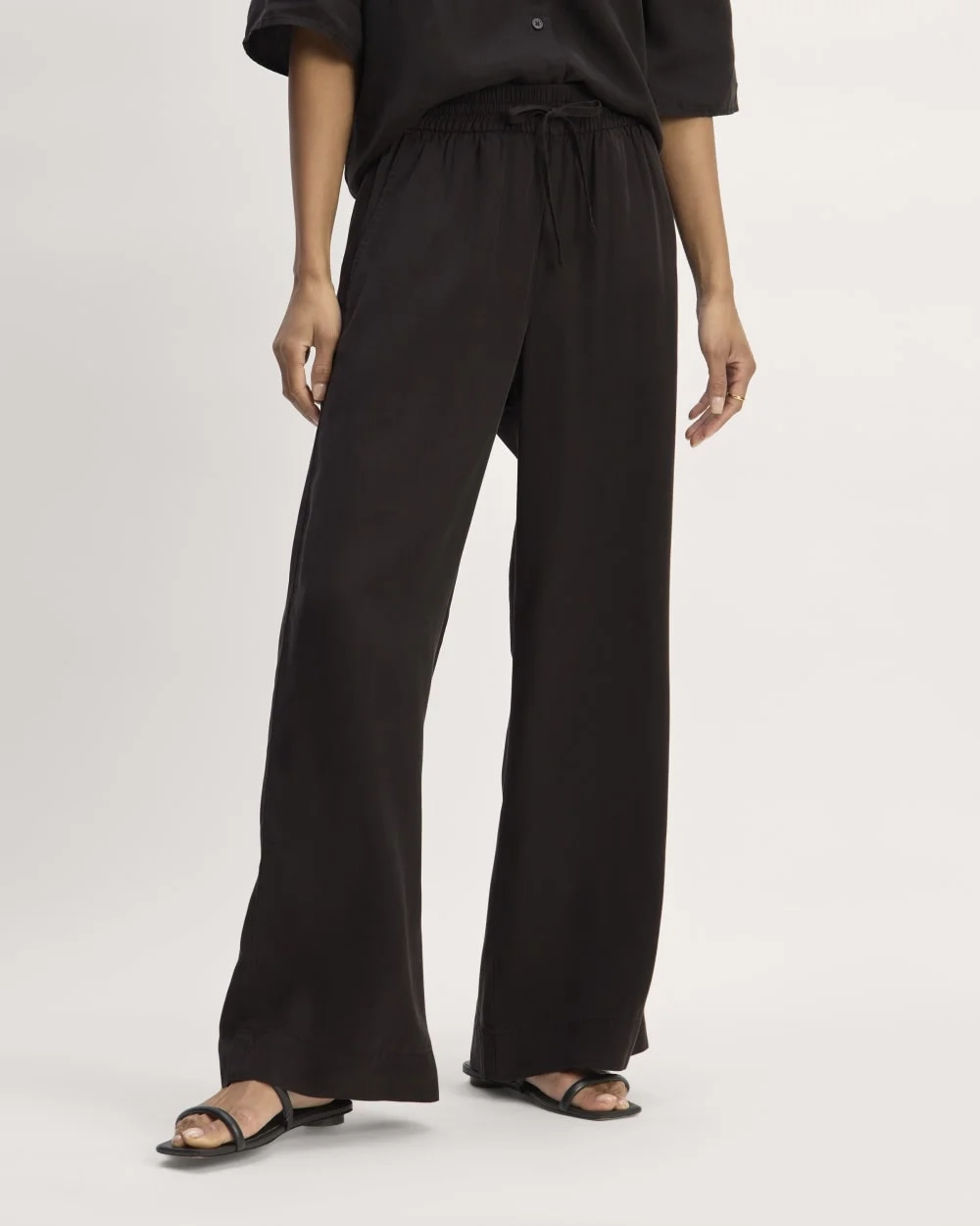 The Wide-Leg Pant in Butterlite | Black (4)