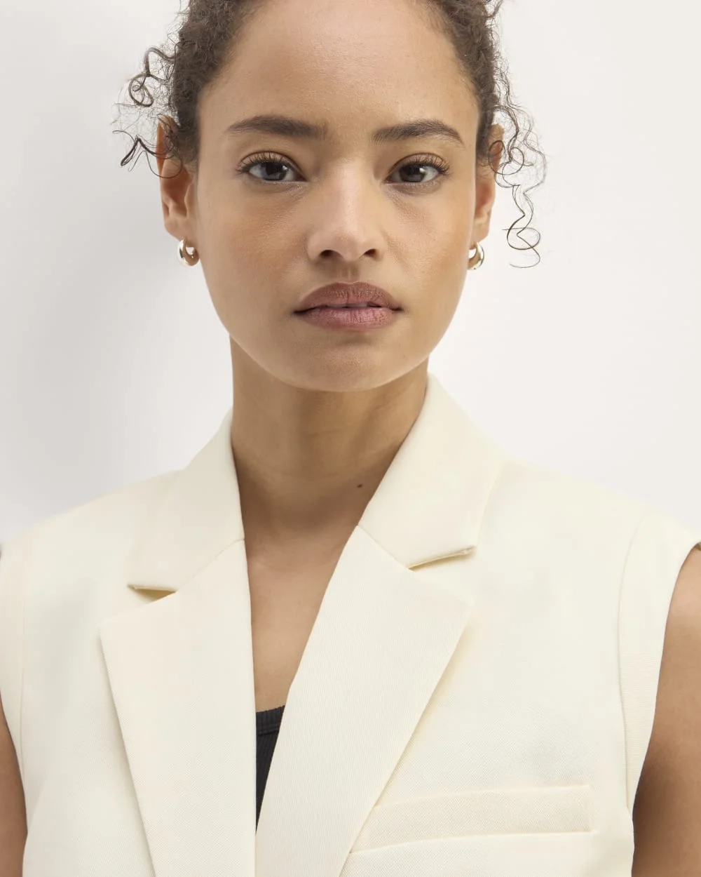 The Sleeveless Blazer in Buttersmooth | Canvas (3)
