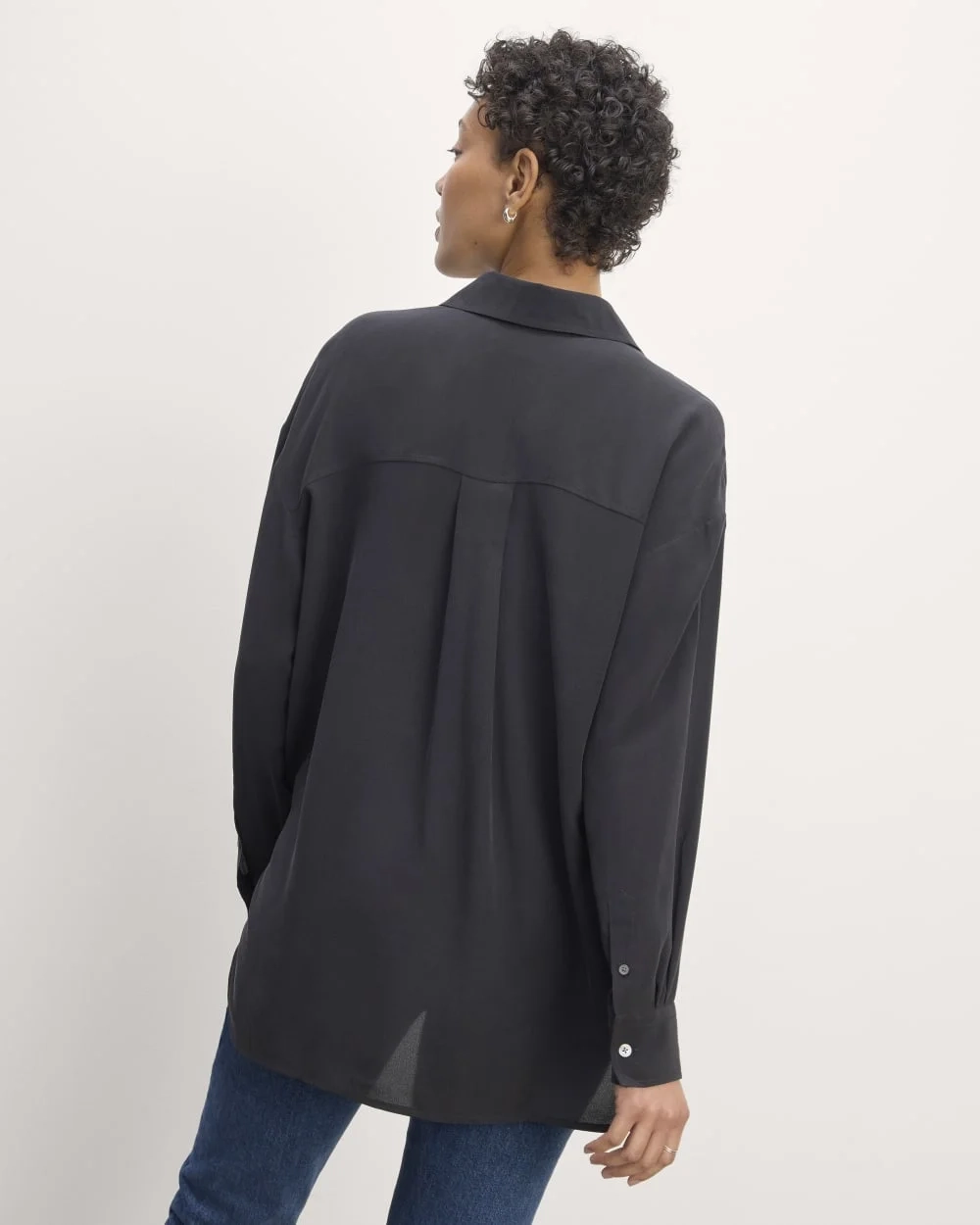 The Boyfriend Shirt in Washable Silk | Black (2)