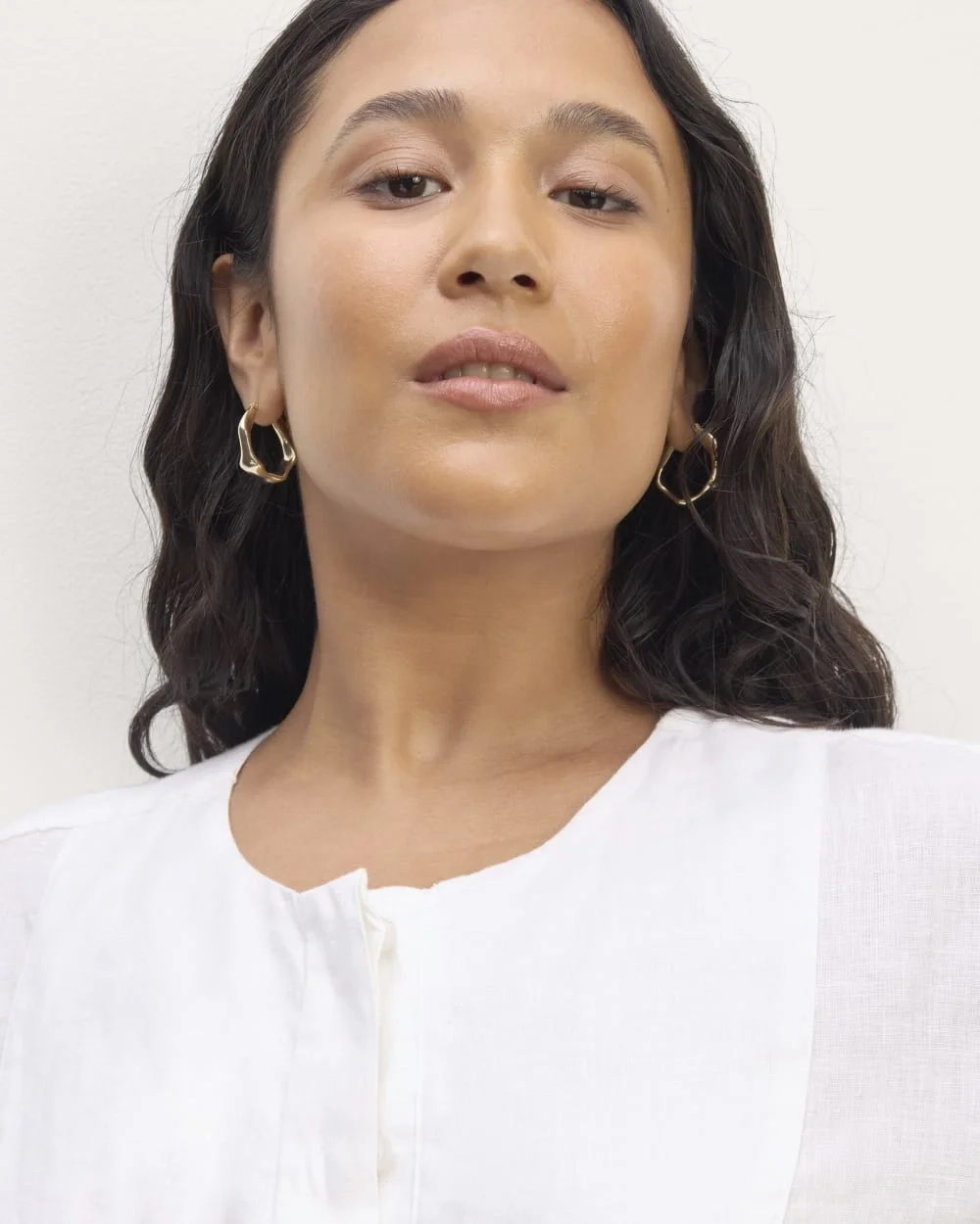 The Bib Shirt in Linen | White (4)