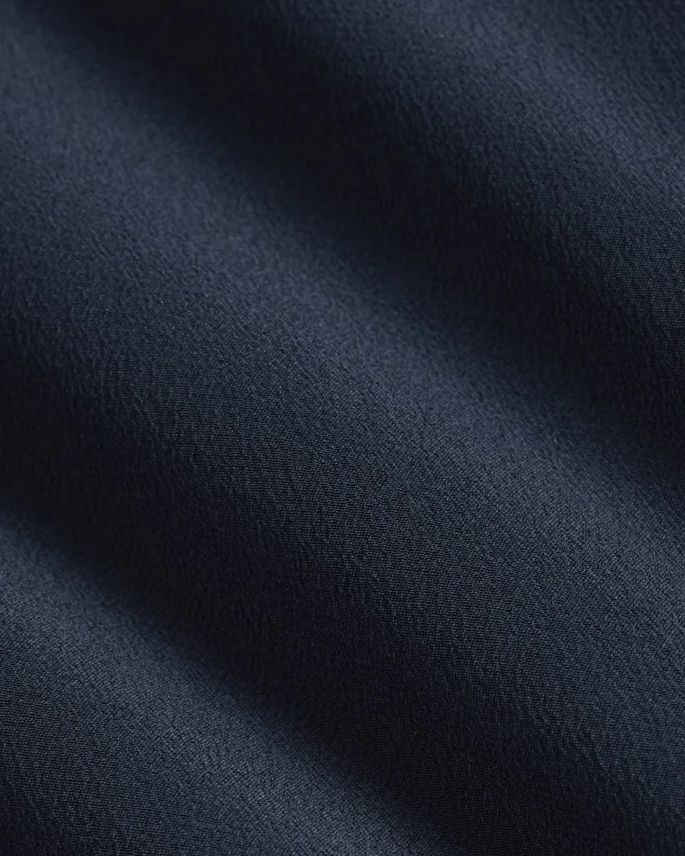 The Must-Have Shirt in Washable Silk | Navy (4)
