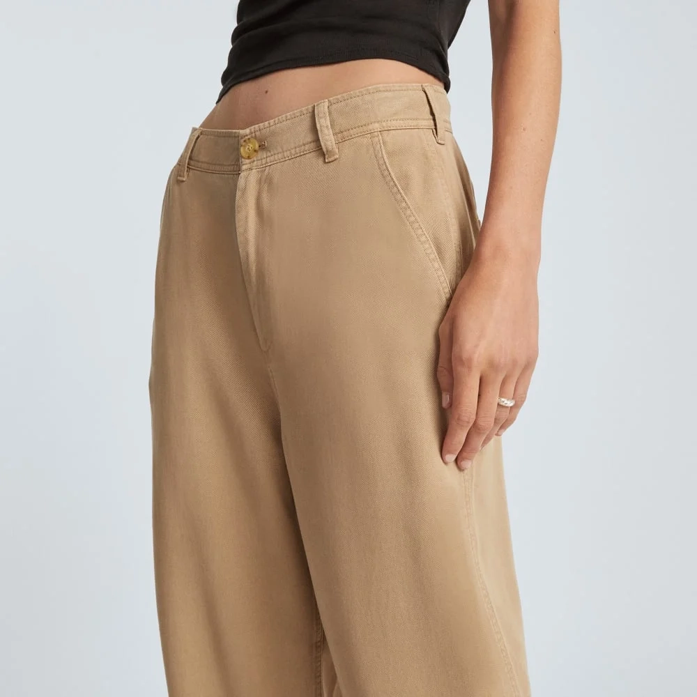 The Chino in Buttersoft | Dark Khaki (2)