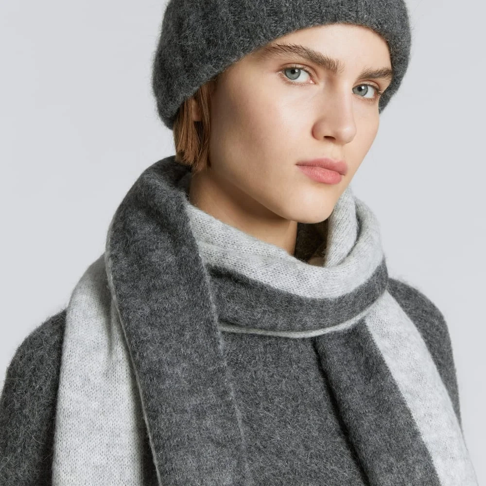 The Alpaca Patterned Scarf | Light Heather Grey / Dark Charcoal (2)