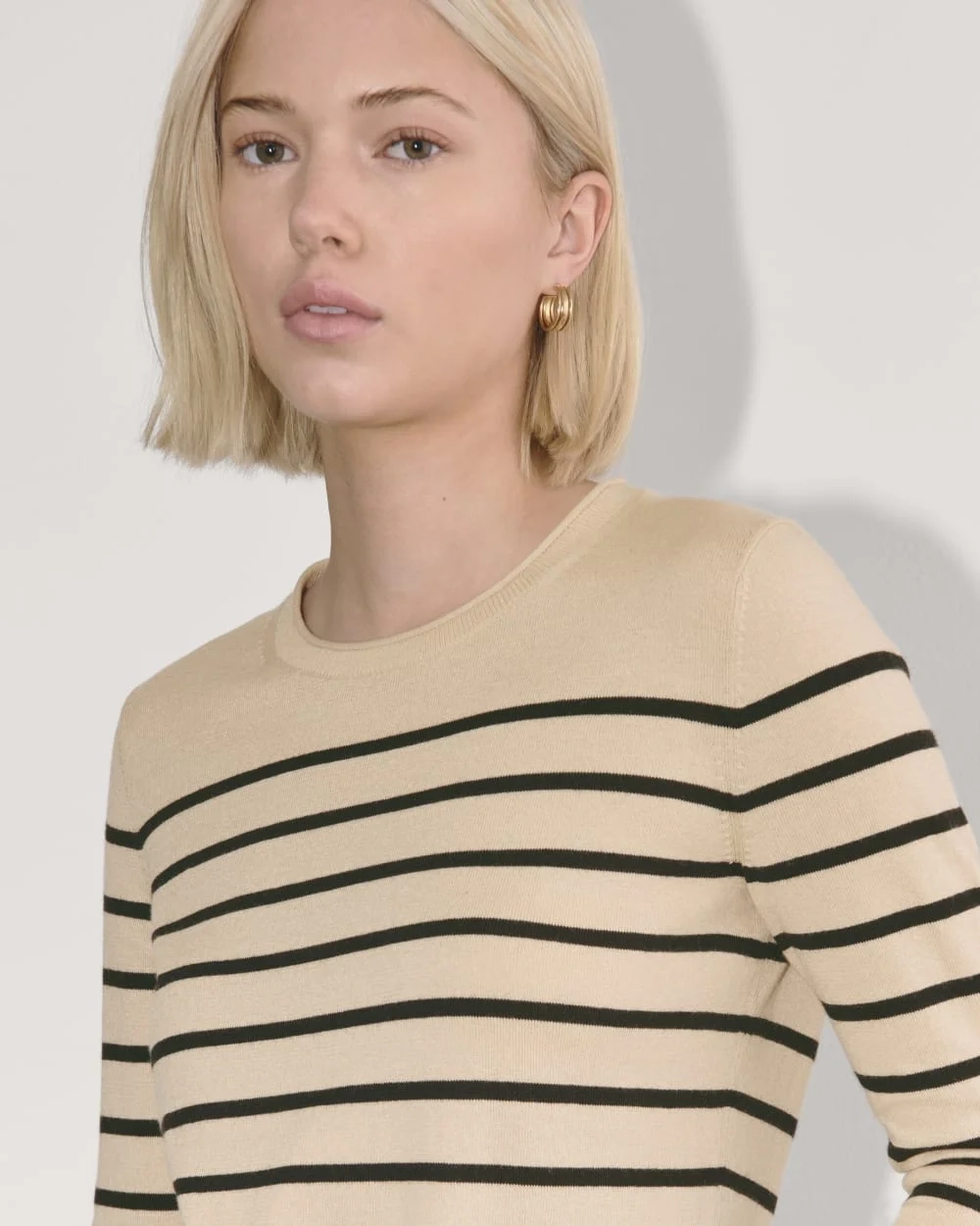The Crew in Cotton Cashmere | Powder / Black (2)