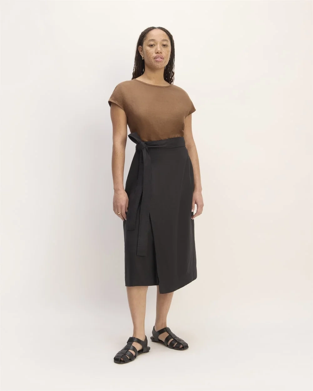 The Muscle Top in Linen | Carob Brown (3)