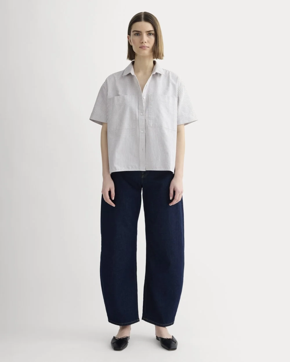 The Short-Sleeve Boxy Oxford | Charcoal / White (3)