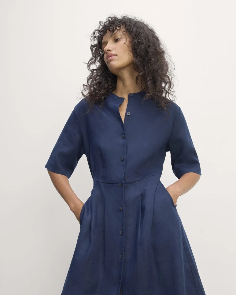 The Frolic Dress in Linen | Navy (3)