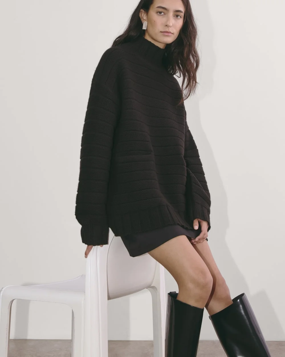 The Oversized Turtleneck in Luxe Merino | Black (3)