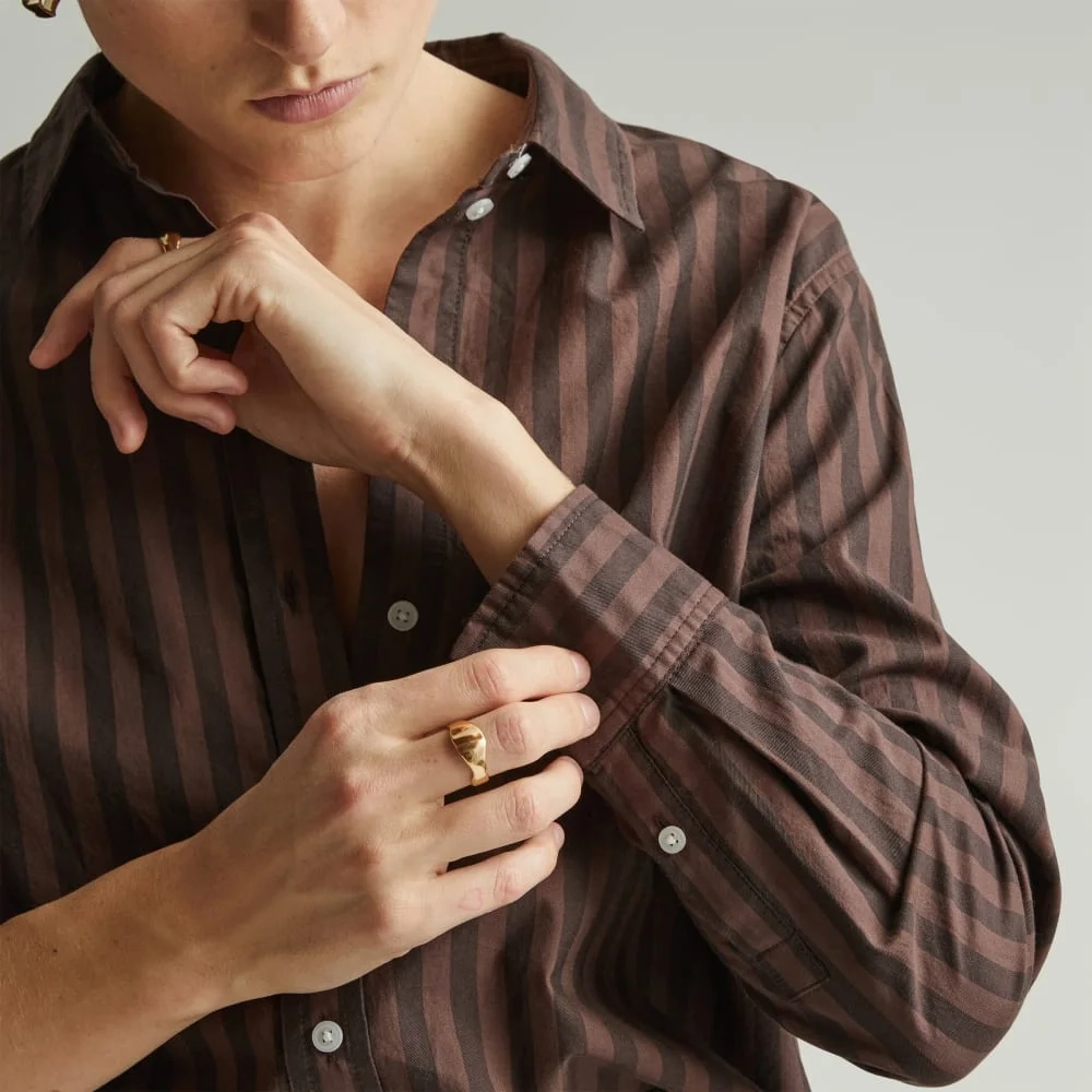 The Must-Have Shirt in Silky Cotton | Chocolate Brown / Black (2)