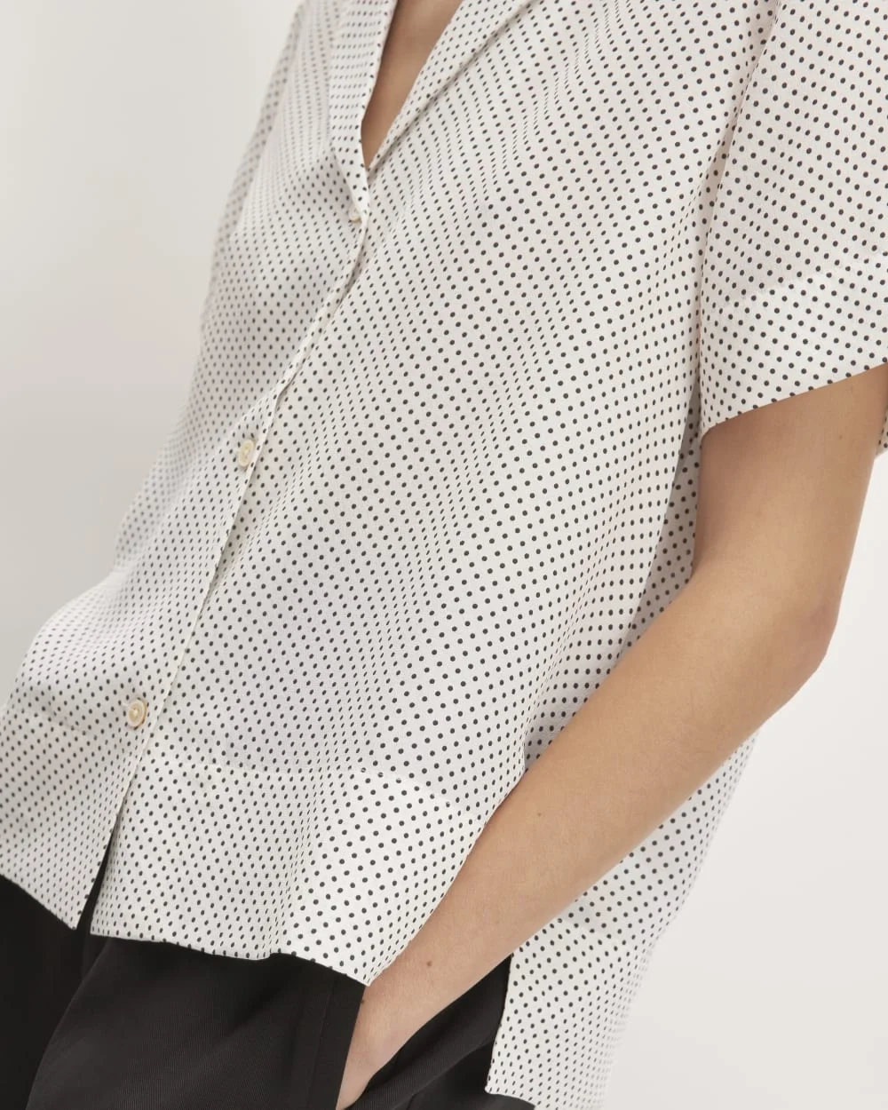 The Notch Shirt in Washable Silk | Bone / Black Polka Dot (4)