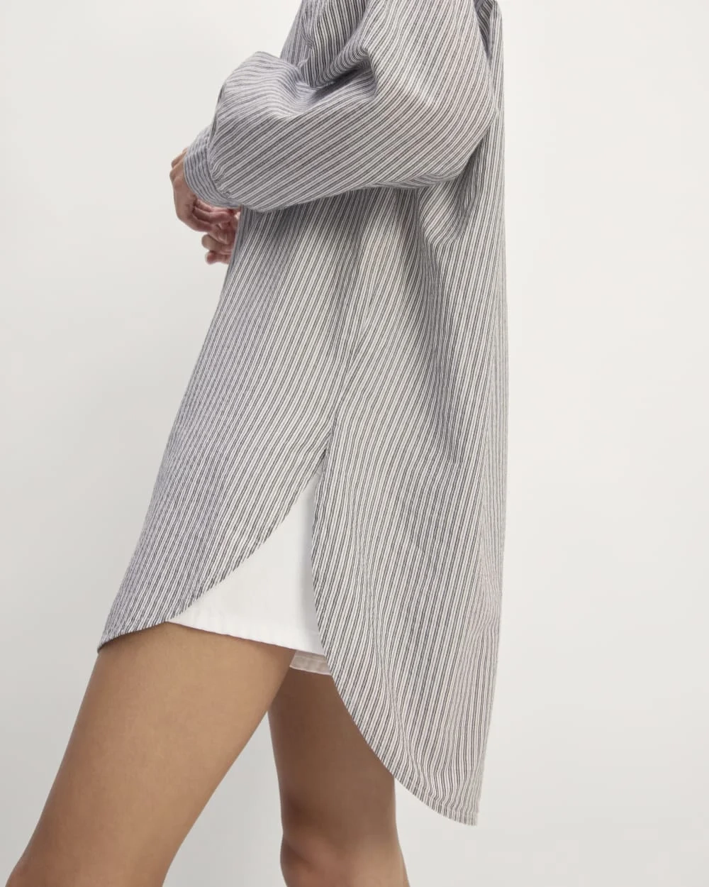 The Gauze Oversized Shirt | White / Black (4)