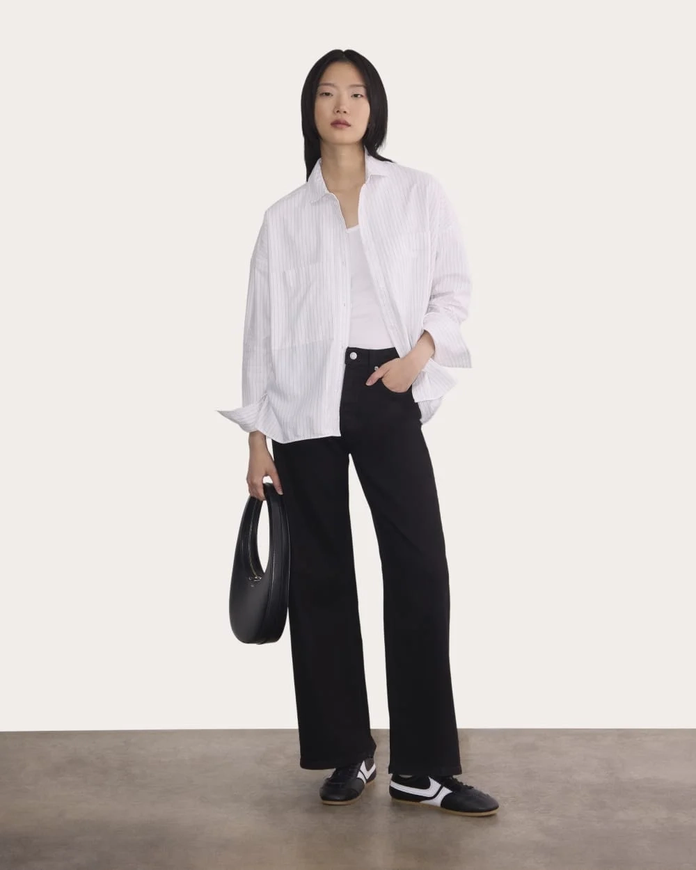 The Boxy Oxford | White / Black (3)