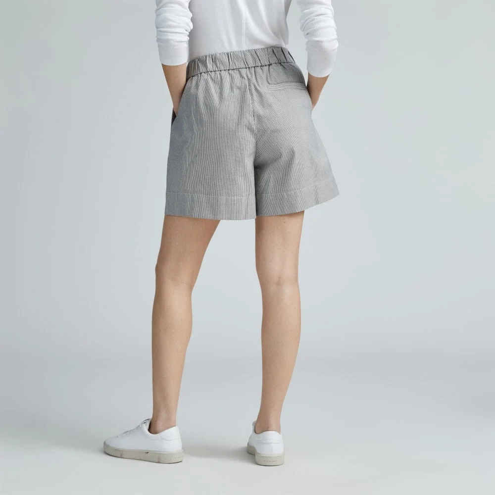 The Easy Short | Canvas Tan / Navy (2)