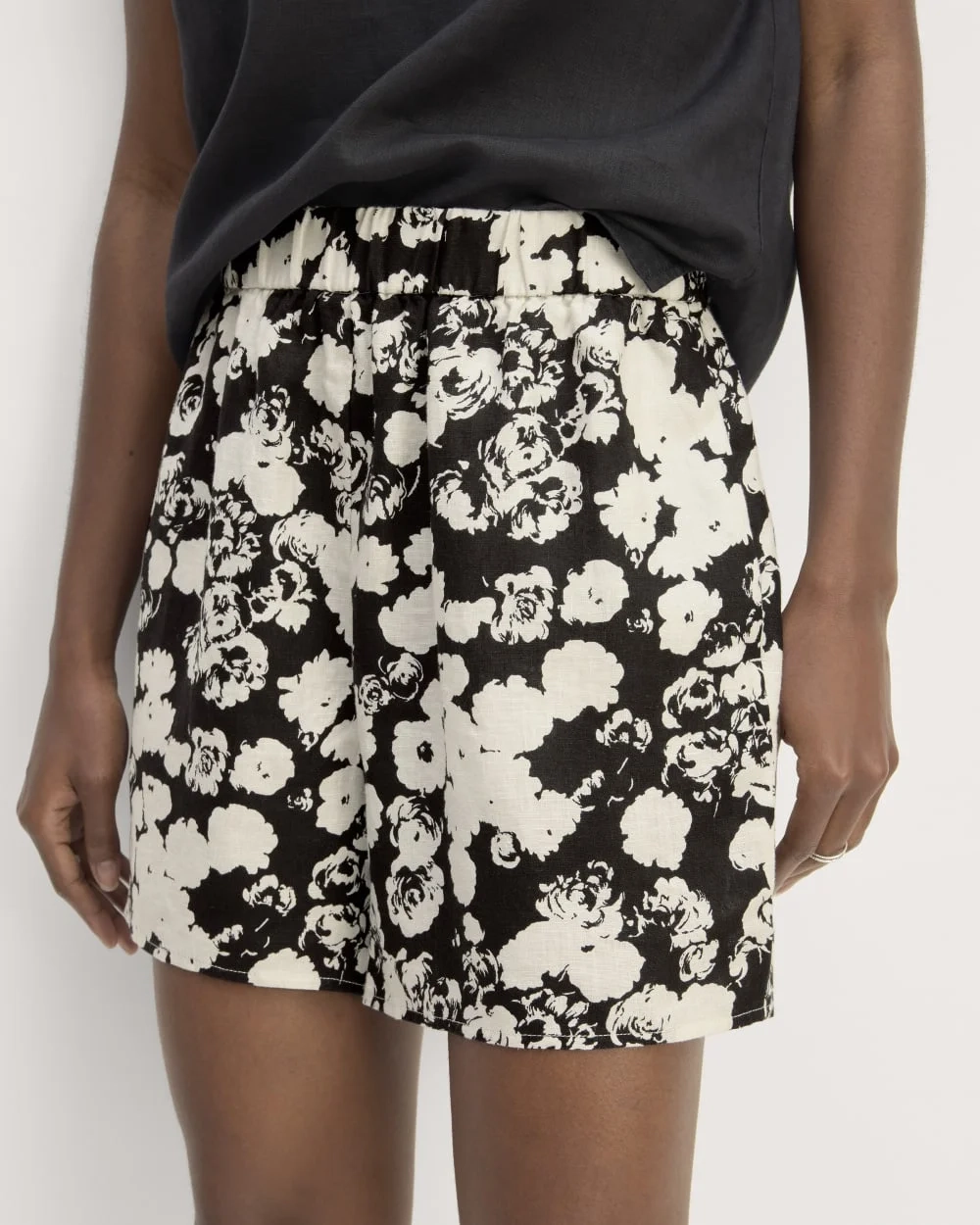 The Linen Easy Short | Black / Bone Floral (3)