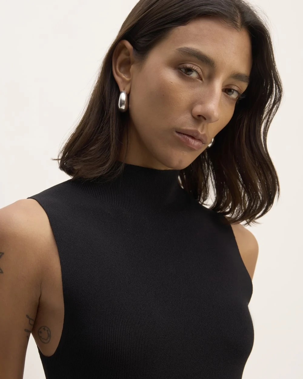 The Viscose Mock Neck Top | Black (3)
