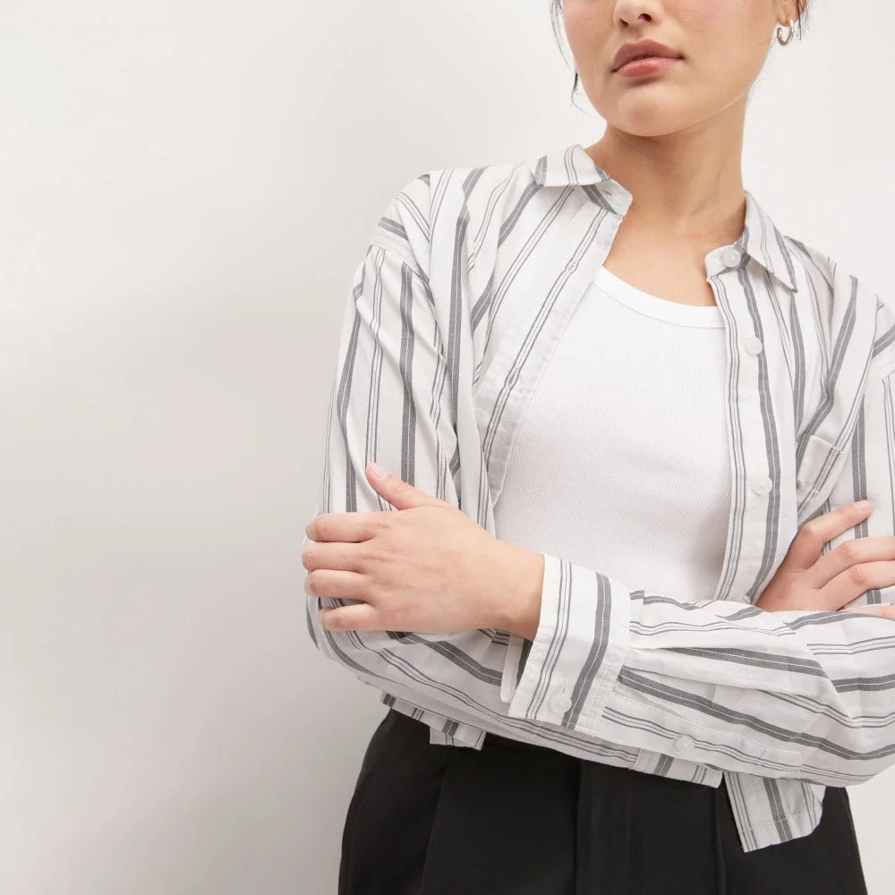 The Way-Short Shirt in Silky Cotton | Bone / Black (4)