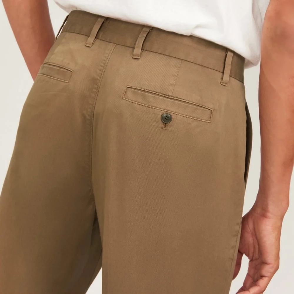 The Pleated Air Chino | Toasted Coconut (4)