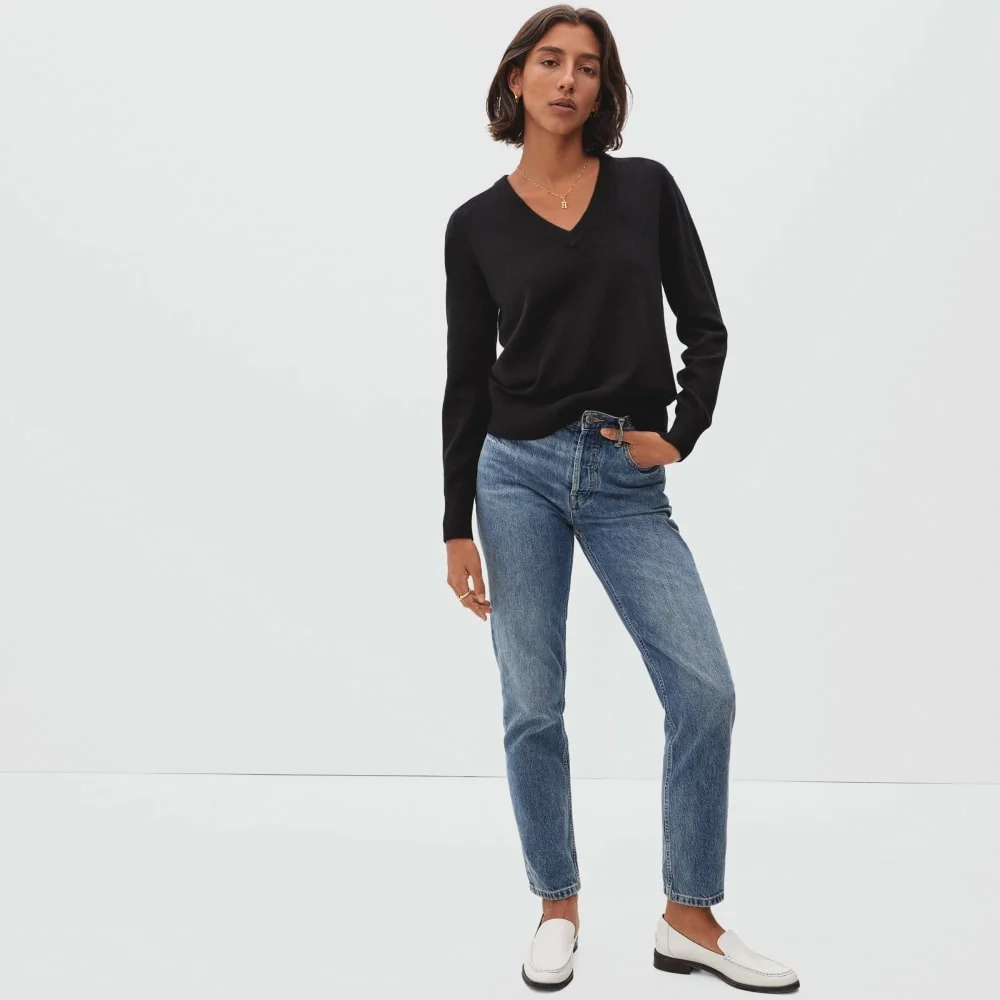 The Cashmere V-Neck | Black (3)