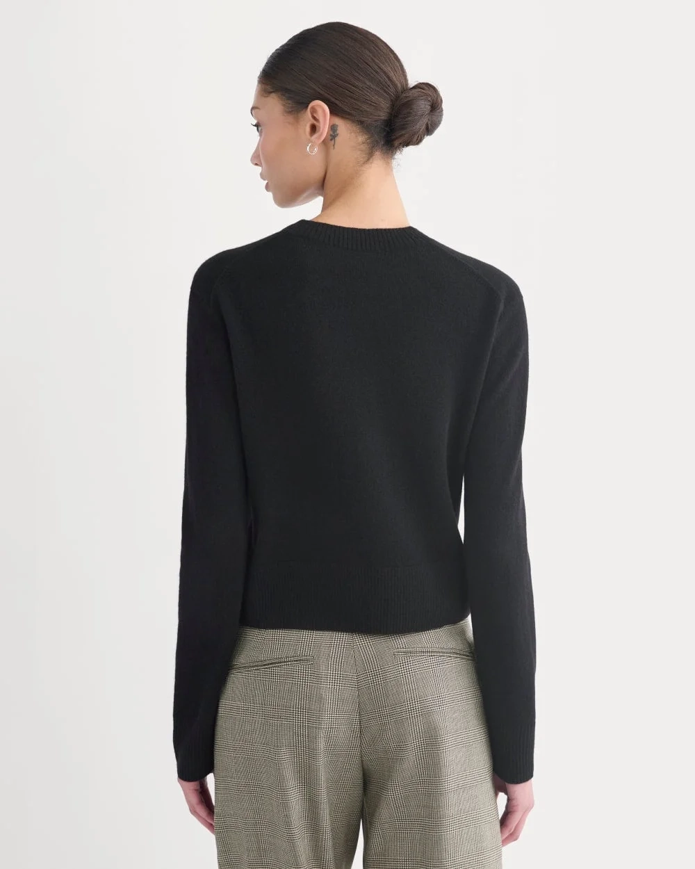 Cashmere Cropped High-V Sweater | Black (3)