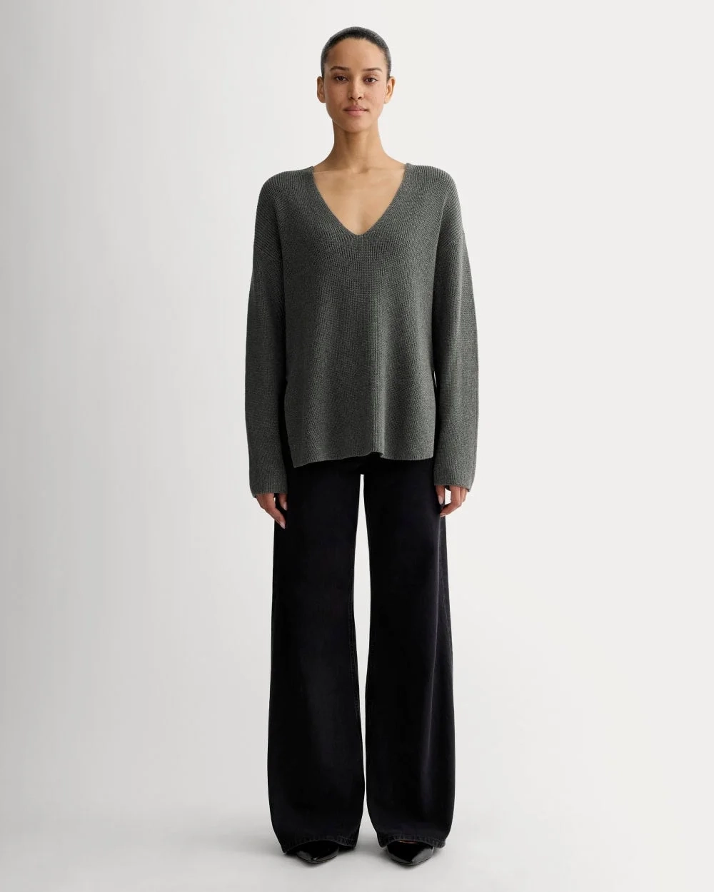 The Slouchy V-Neck in Everyday Cotton | Heathered Charcoal (3)