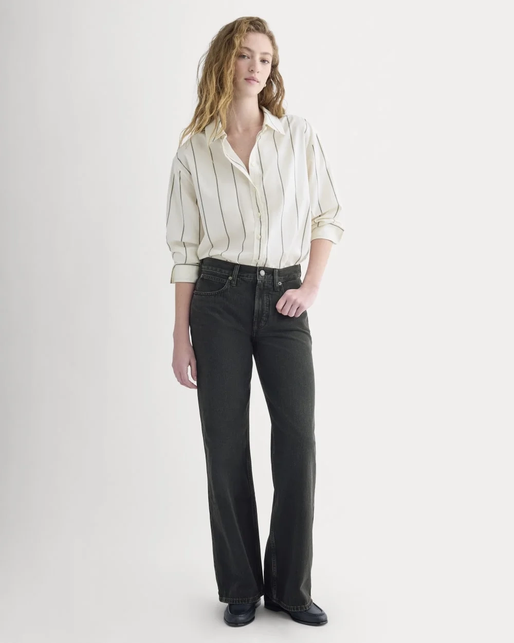 Relaxed Mid-Rise Bootcut Jean | Black (2)