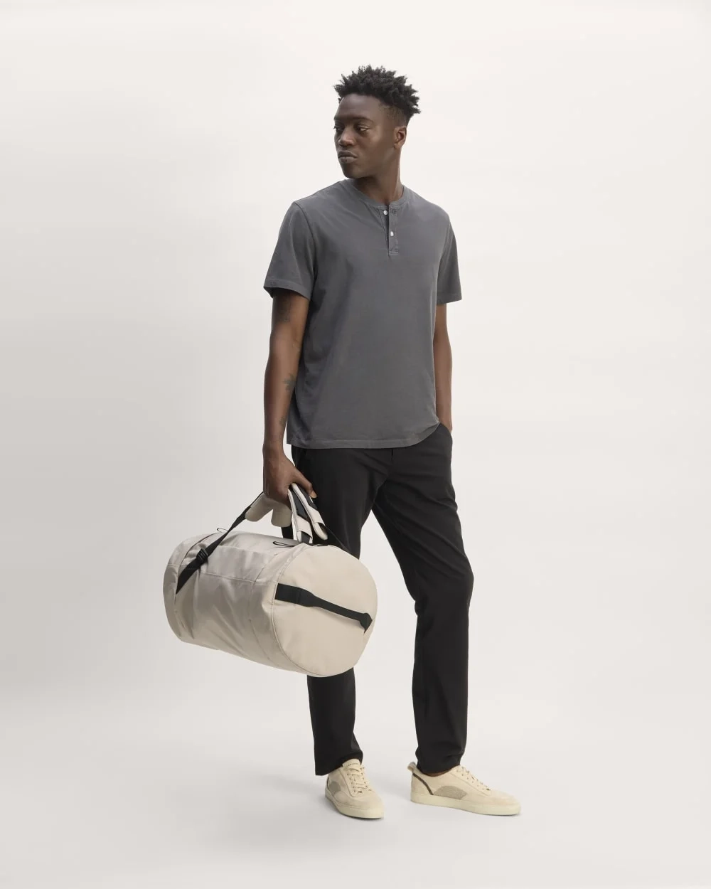 The ReNew Transit 4-Way Duffle | Warm Quartz (3)