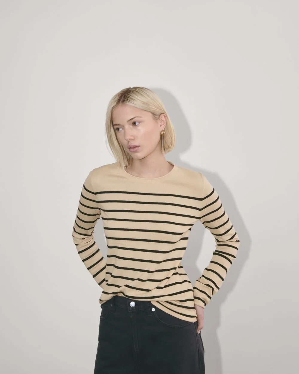 The Crew in Cotton Cashmere | Powder / Black (4)