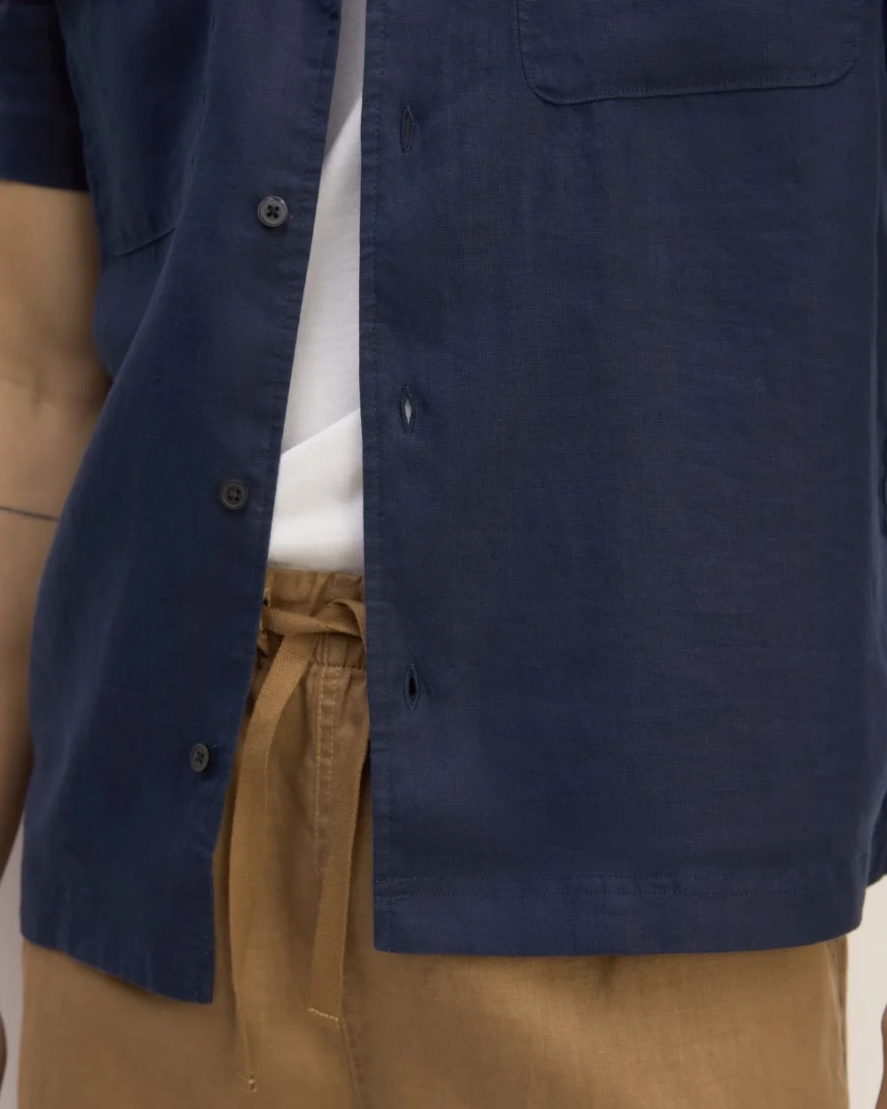 The Resort Shirt in Linen | Navy (3)
