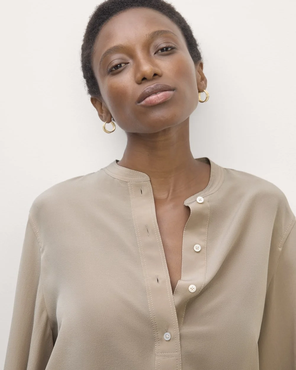 The Henley Shirt in Washable Silk | Burnt Sugar (2)