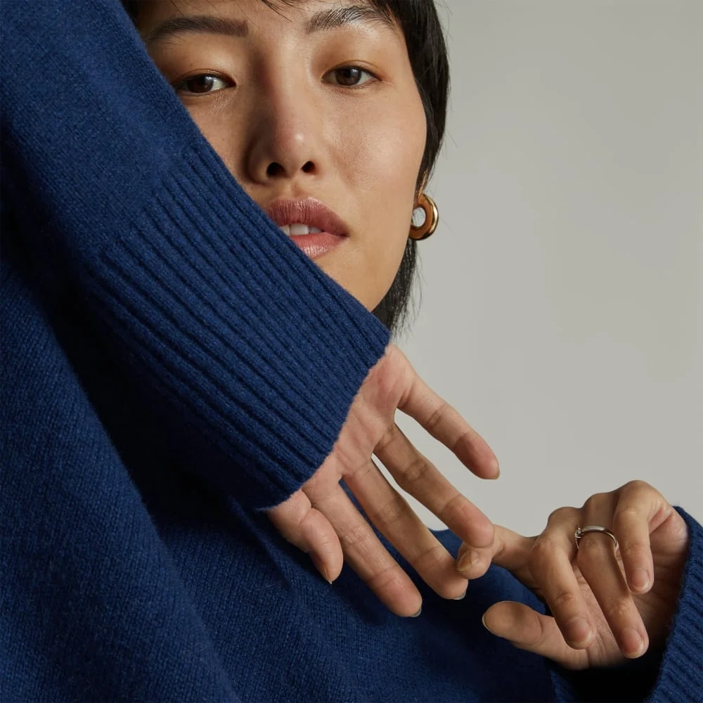 The Cashmere Oversized Turtleneck | Bright Navy (2)