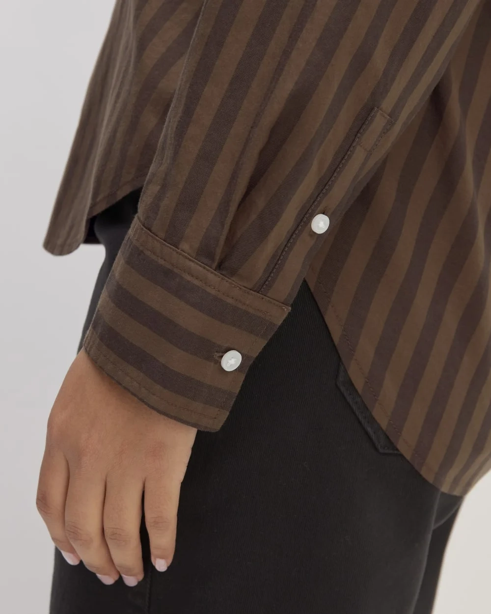 The Must-Have Shirt in Silky Cotton | Cocoa / Black (2)