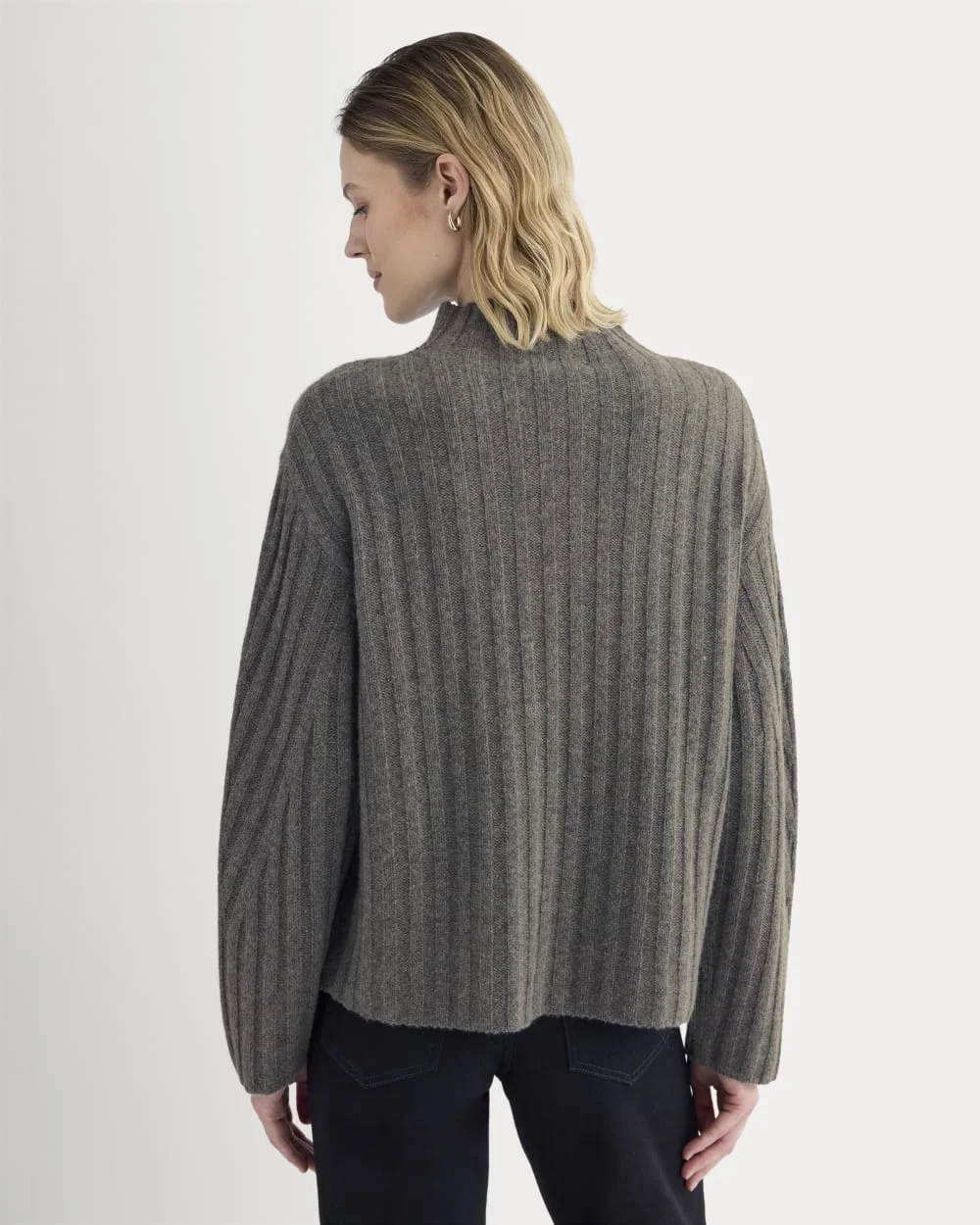Funnel-Neck Sweater in Wool Cashmere | Heather Charcoal (3)