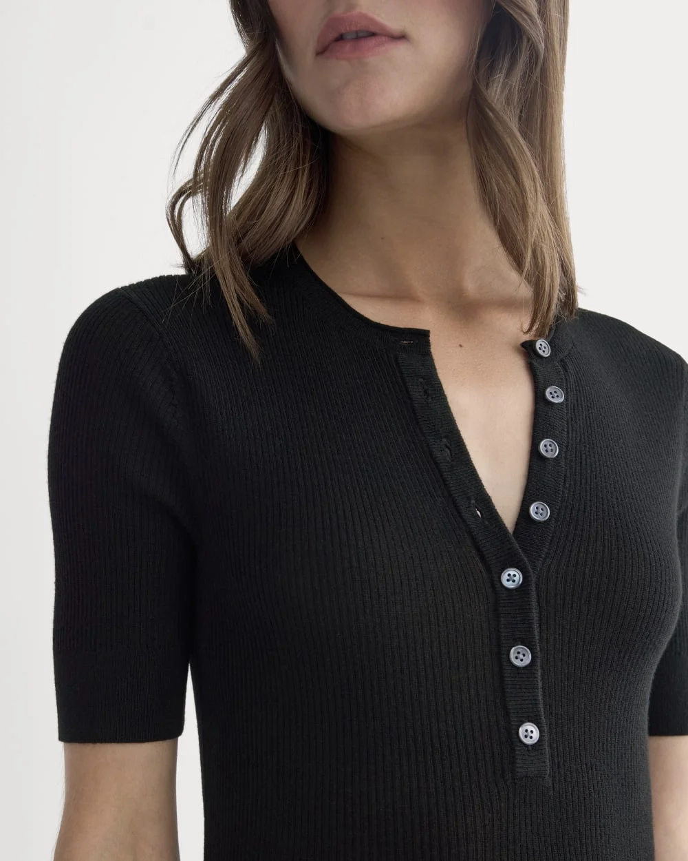 The Short-Sleeve Henley in Ultrasoft Merino | Black (2)