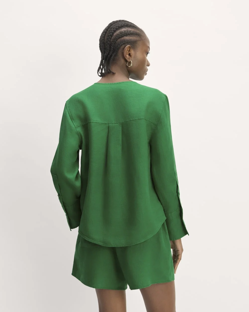 The Popover Shirt in Linen | Grass Green (2)