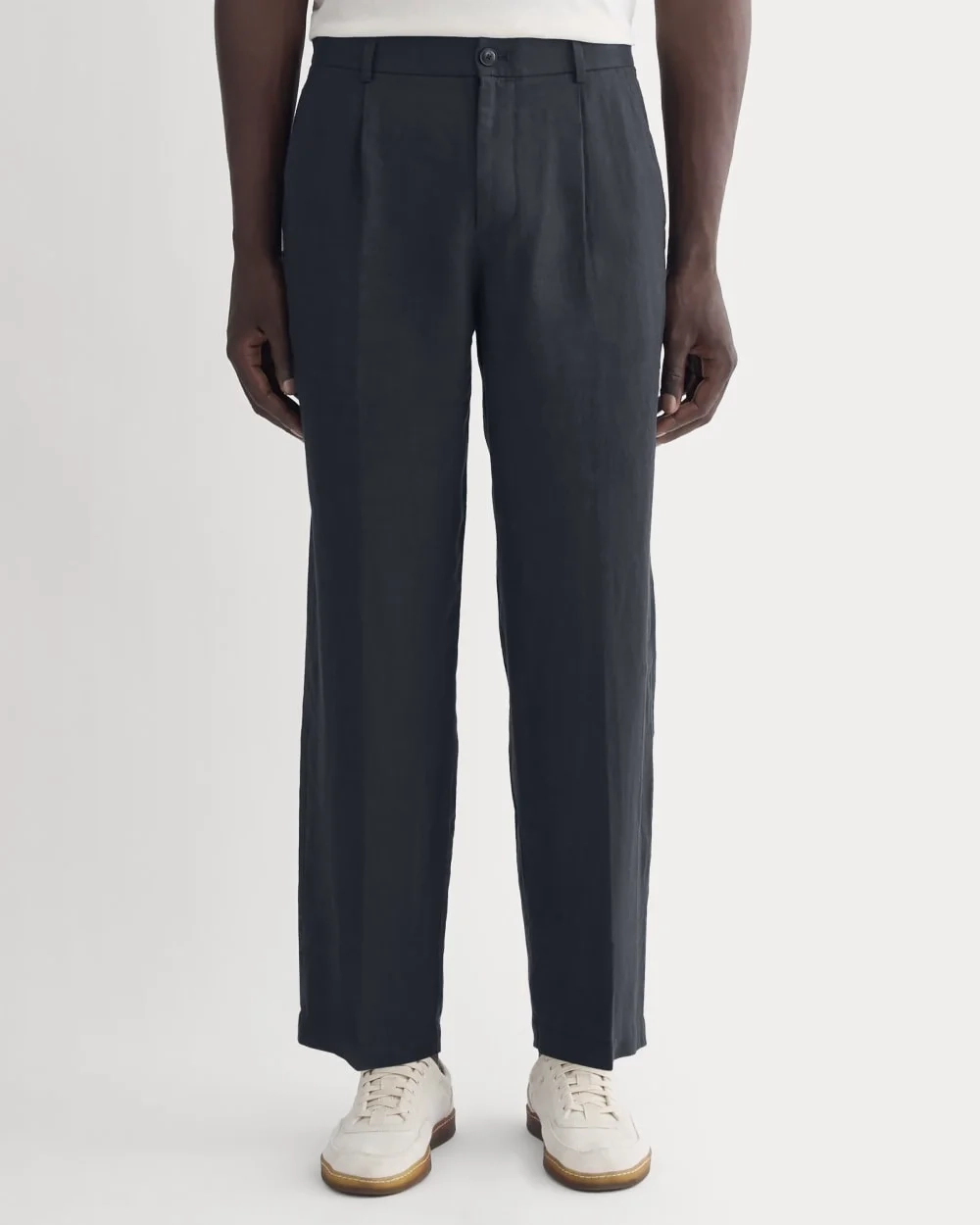 The Linen Pleated Trouser | Navy (2)