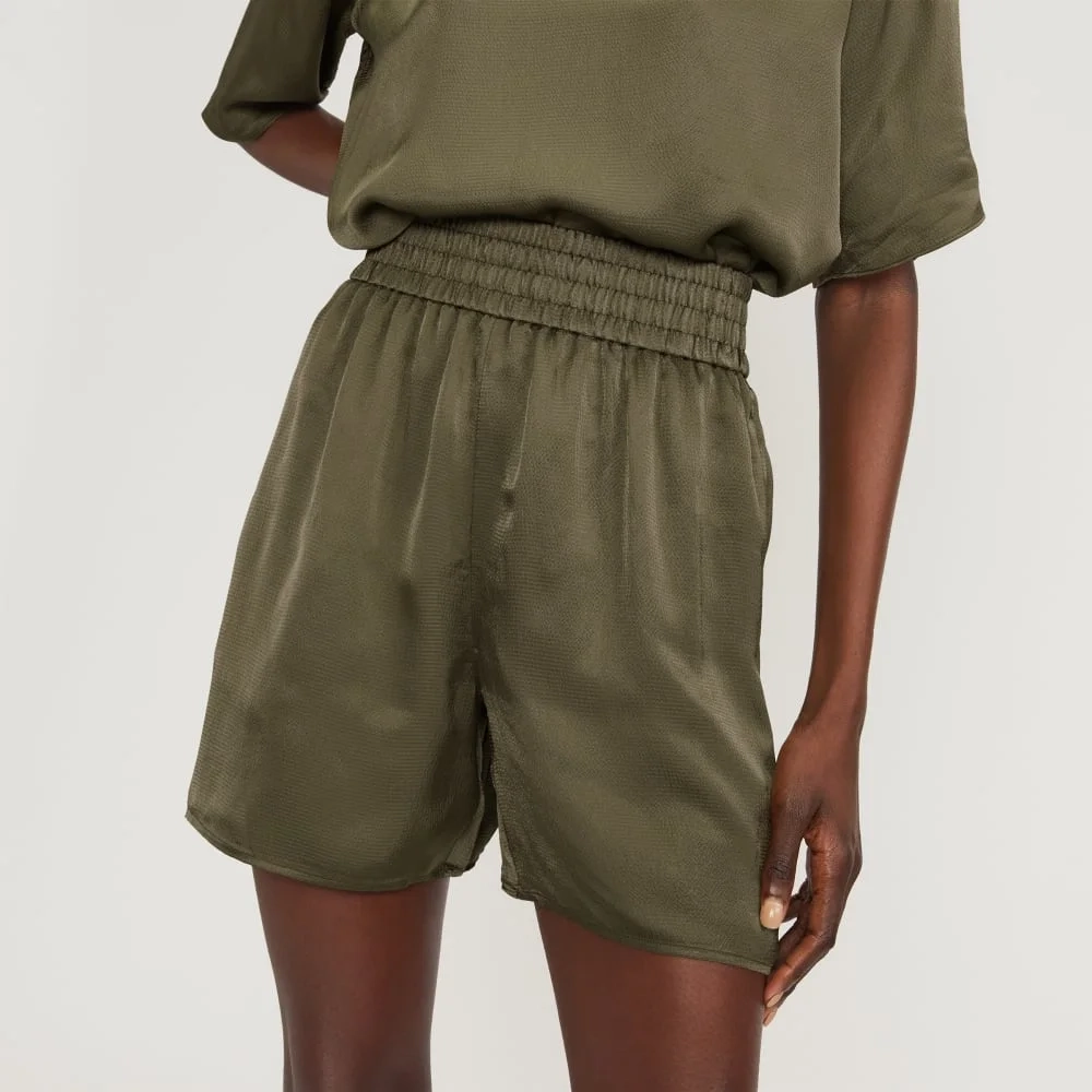 The Satin Pull-On Short | Kalamata (2)