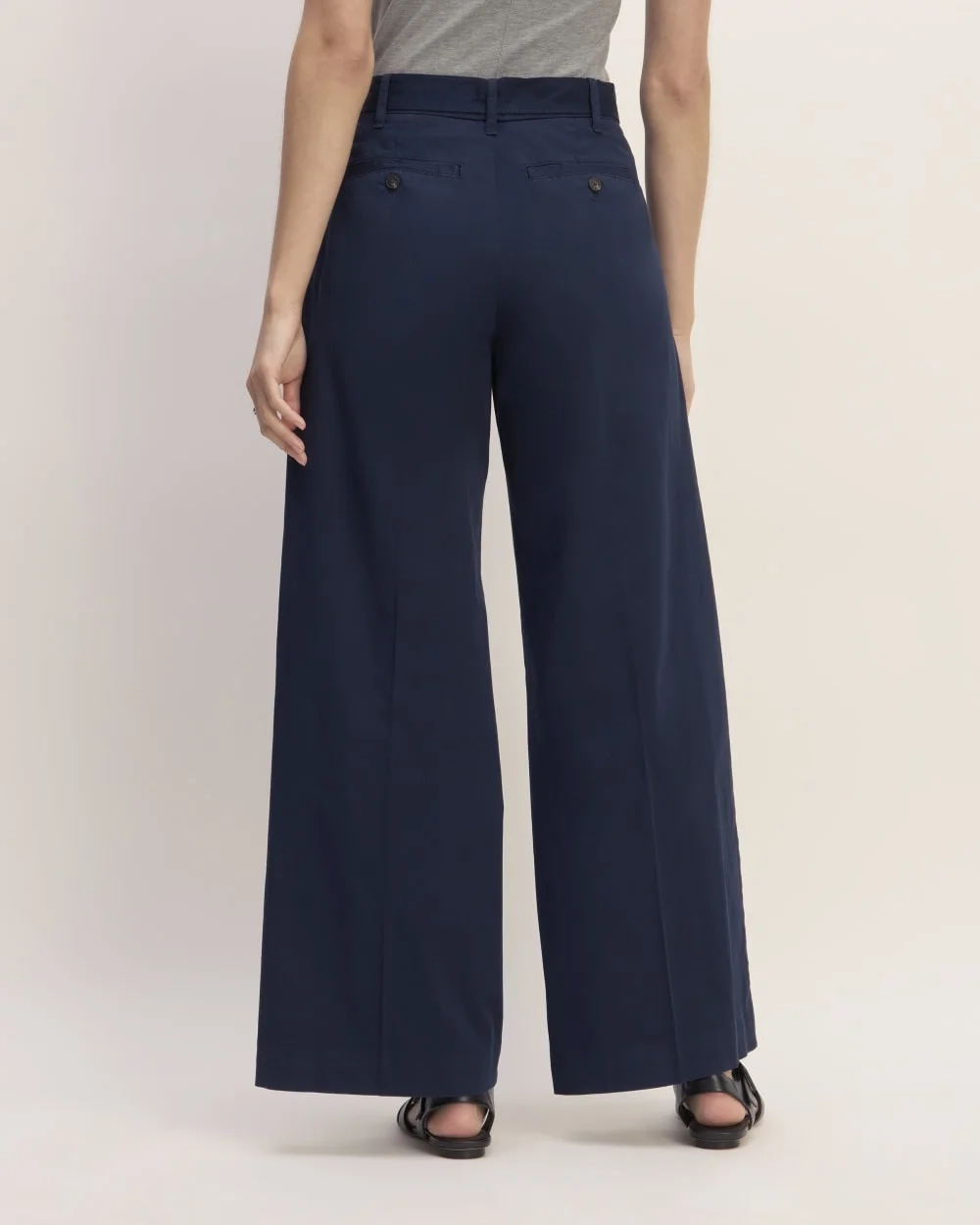 The Pleated Wide-Leg Chino | Navy (4)