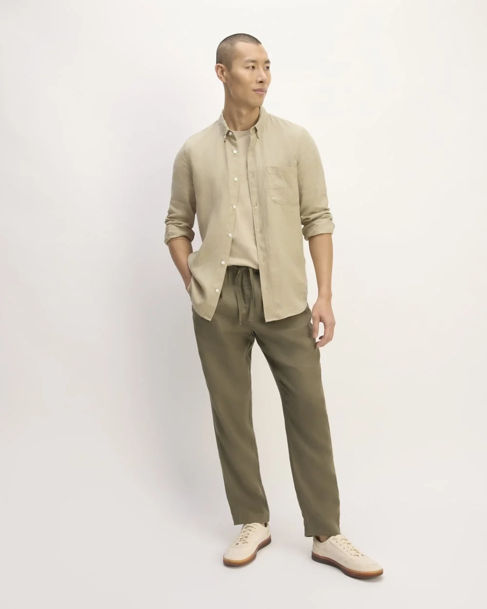 The Classic Shirt in Linen | Trench Coat Khaki (2)