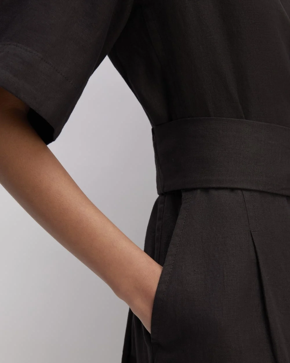 The Wrap Jumpsuit in Linen | Black (2)