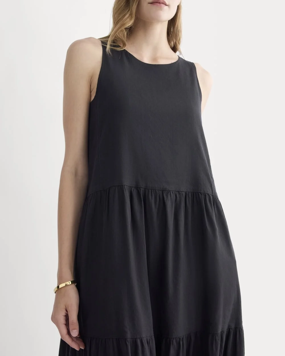 The Tiered Dress in Stretch Linen | Black (4)