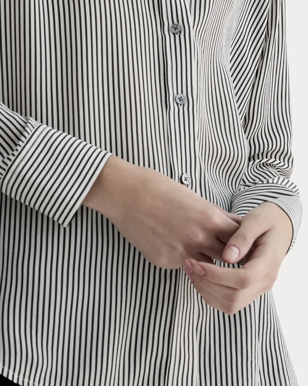 The Must-Have Shirt in Washable Silk | Black Micro Stripe (2)