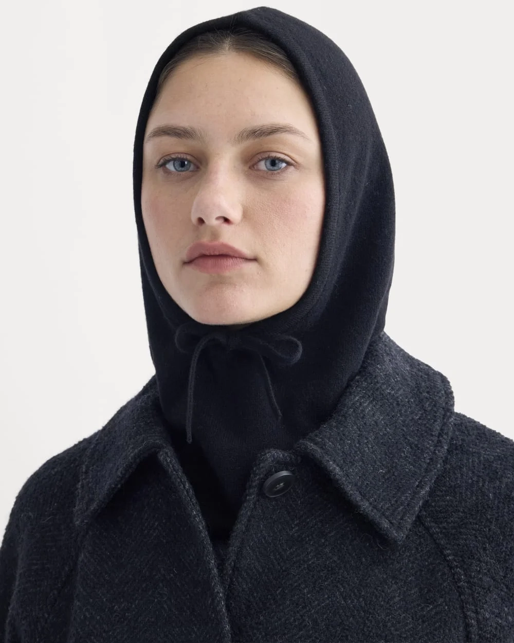 Cashmere Hood |  Black (2)