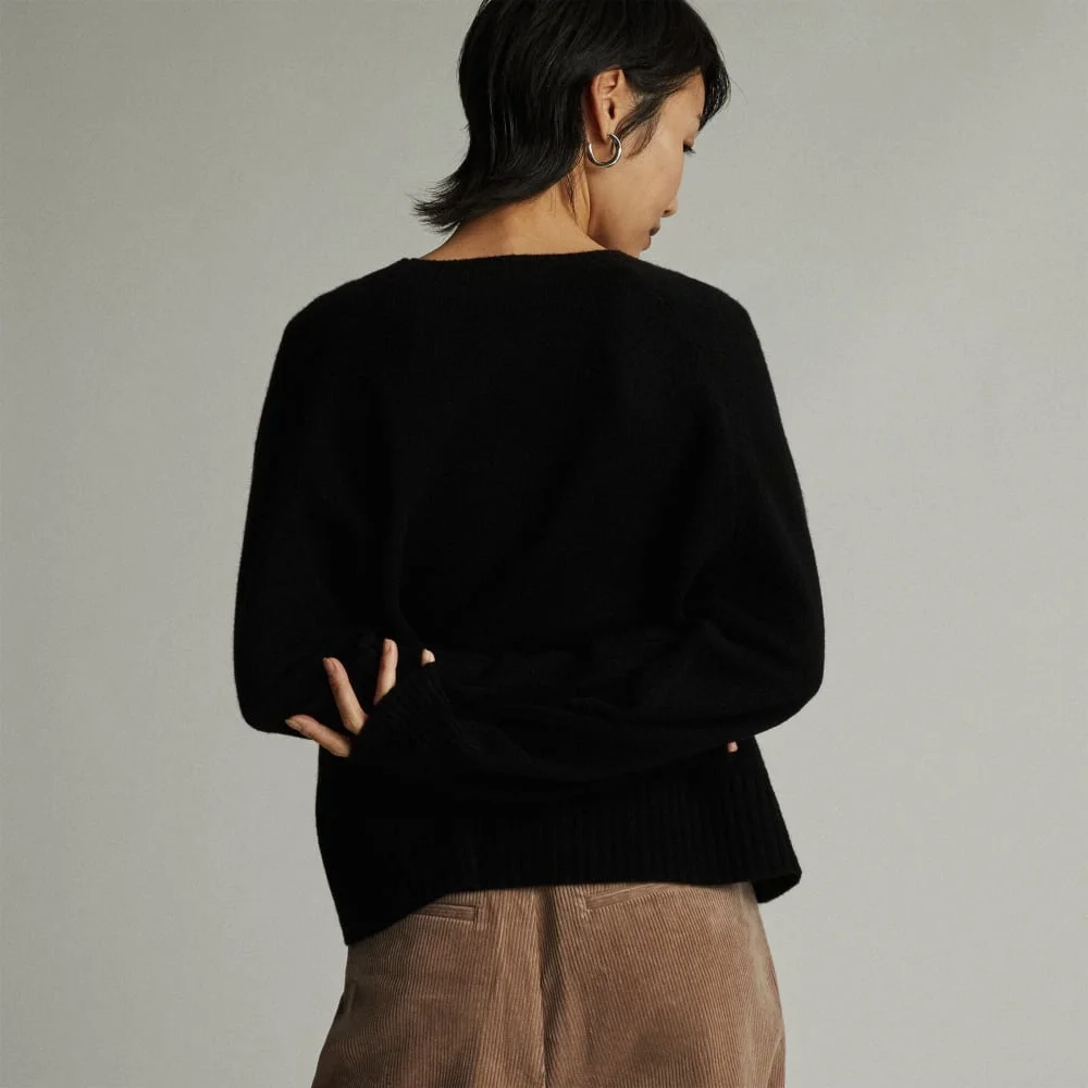 The Cashmere Boxy Crew | Black (3)