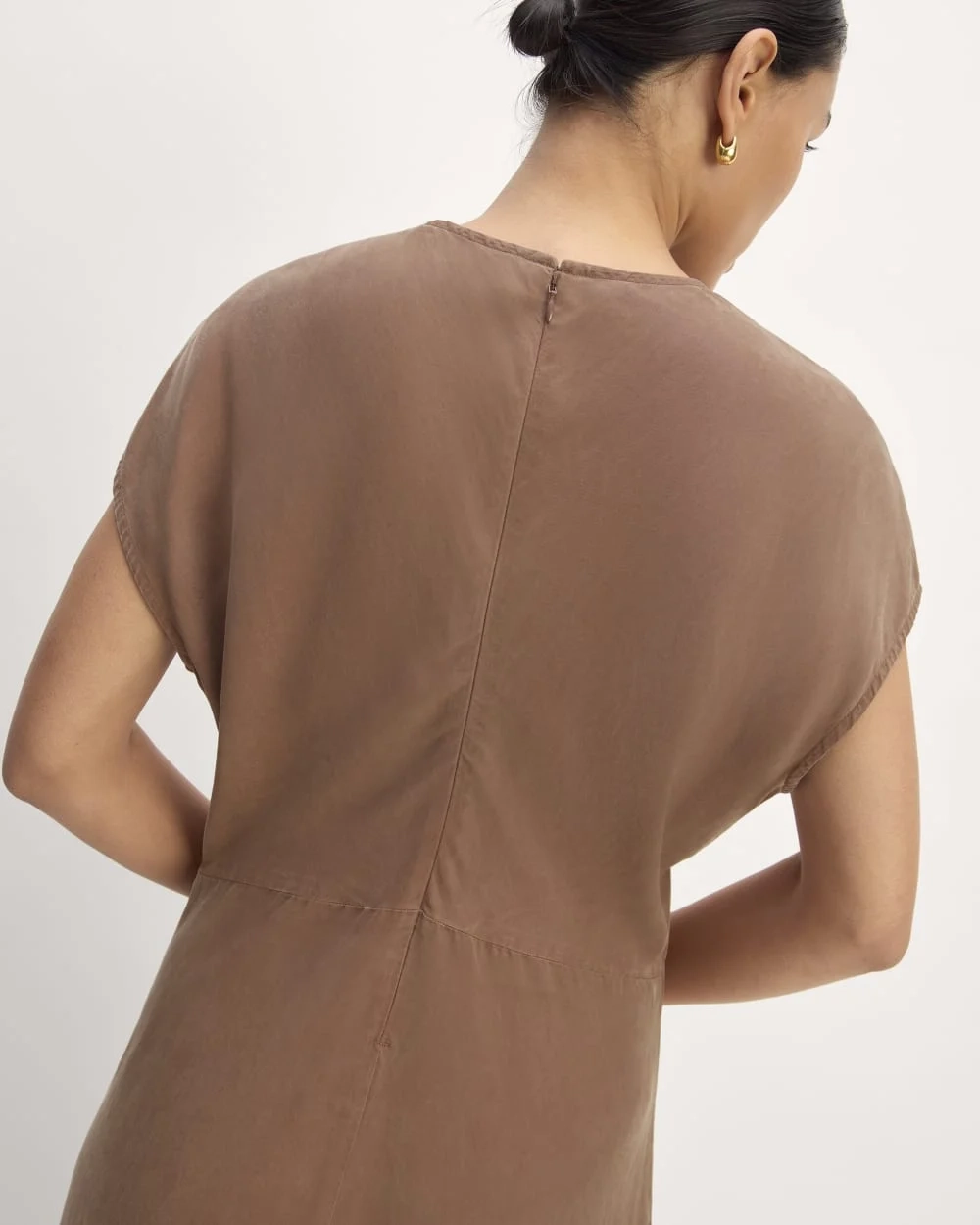 The TENCEL™ Short-Sleeve Midi Dress | Carob Brown (4)