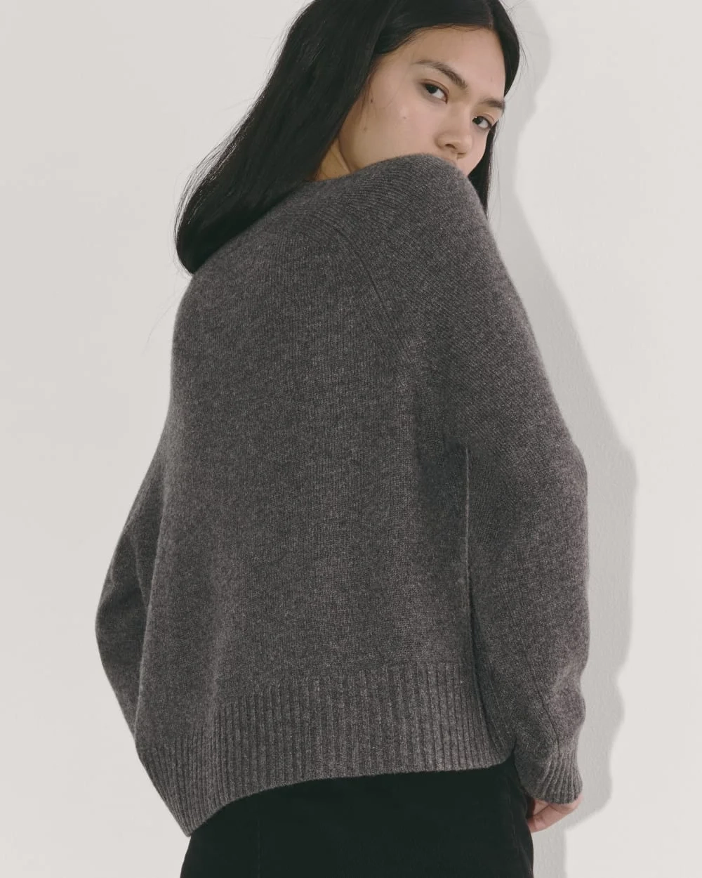 The Boxy Crew in Cashmere | Heather Charcoal (2)