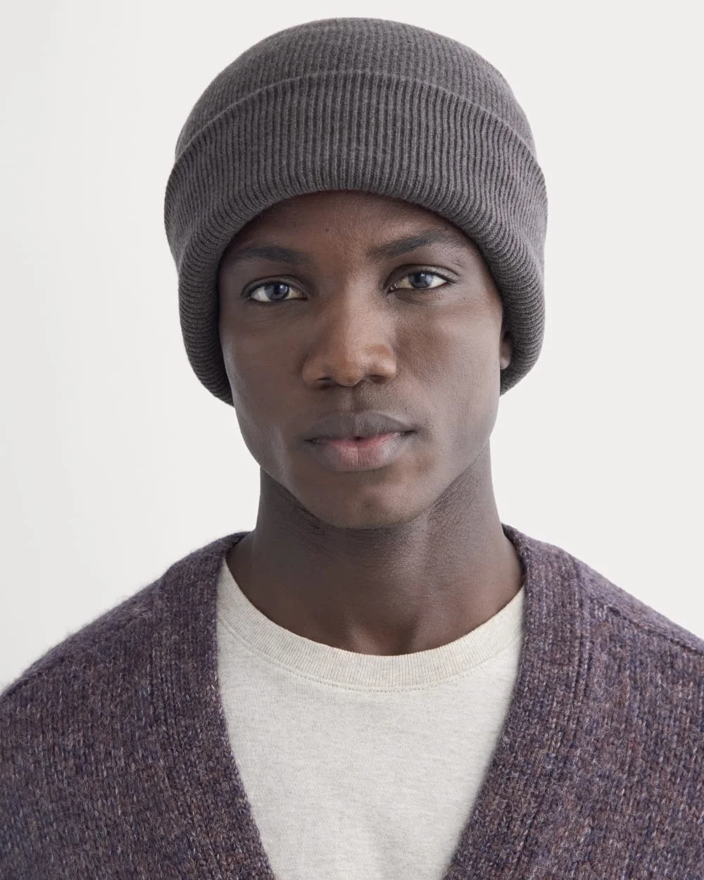 The Cabin Beanie | Heathered Burgundy (2)