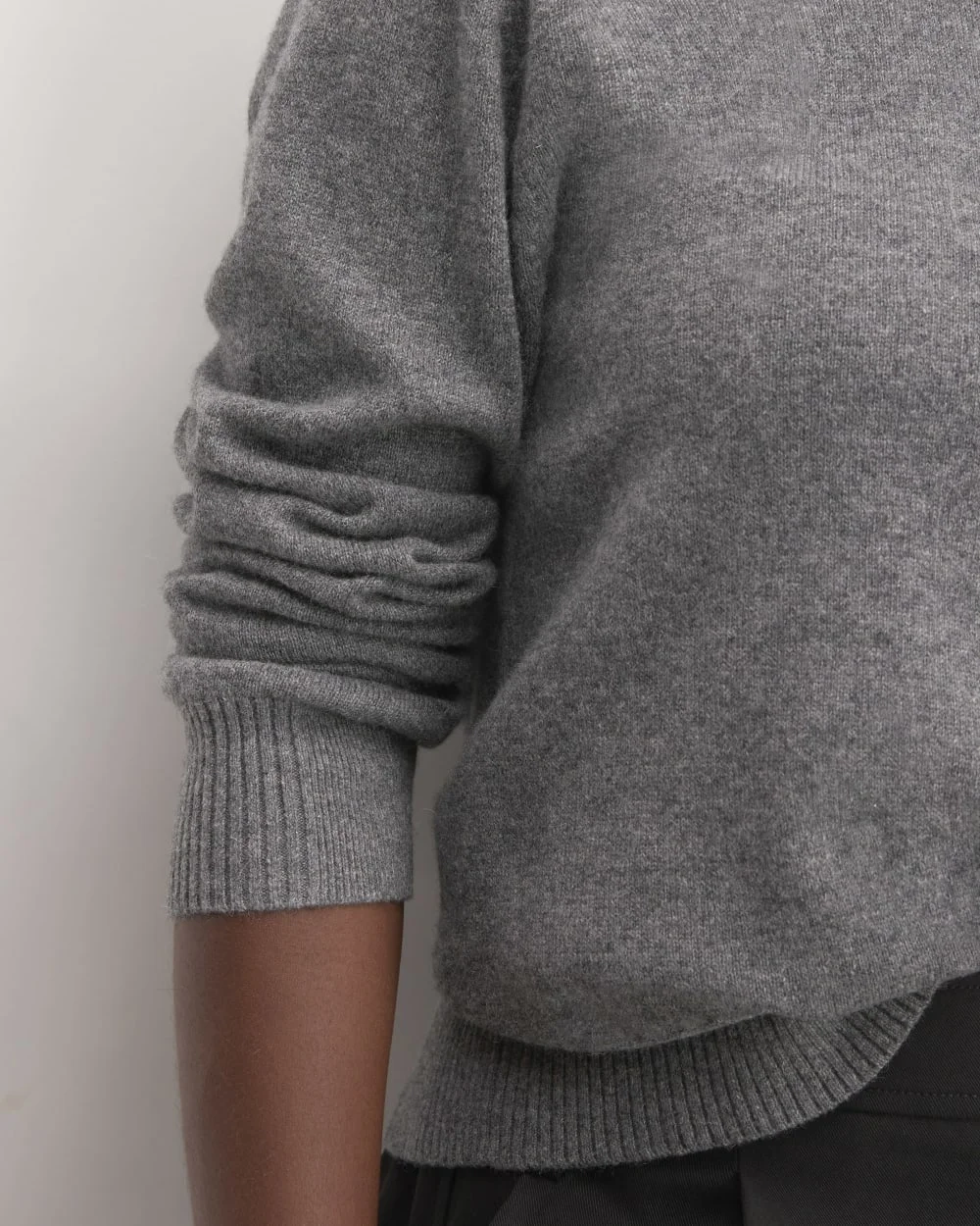 The Classic Crew in Cashmere | Heather Charcoal (2)