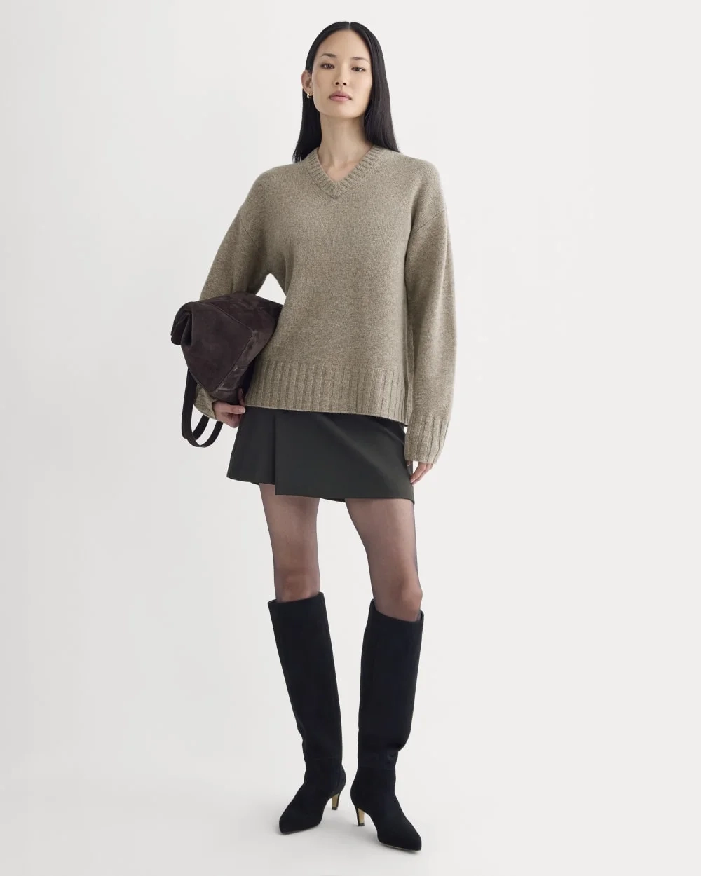 V-Neck Sweater in Extrafine Luxe Merino | Heather Soft Taupe (3)
